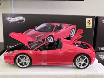 Modely Ferrari 1:18 HotWheels ELITE 2 - 18