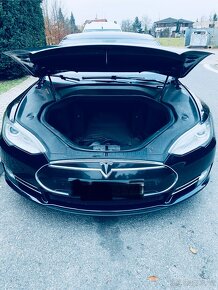 Tesla Model S 85 - 18