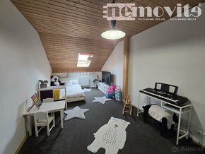 Exkluzivně nabízíme k pronájmu rodinný dům, 252m2 - Hostivic - 19