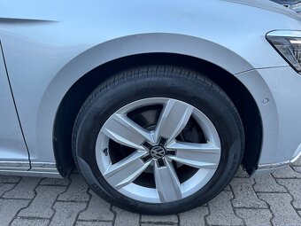 VW Passat B8 2.0TDI 140kW 4x4 DSG Tažné kamera 360° ACC DAB - 19