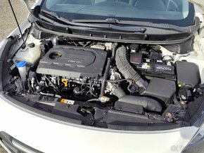 Hyundai i30 kombi Trikolor Komfort 1.6 CRDI.81kw.R.V.1/2016 - 19