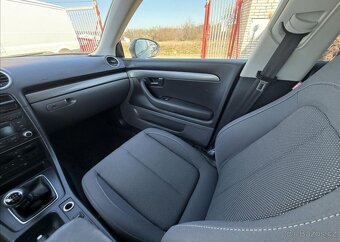 Seat Exeo 2,0 TDI DIGIKLIMA,6KVAL,TAŽNÉ nafta manuál 88 kw - 19