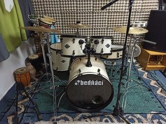 Prodám kompletní 20" bicí sadu Sonor.