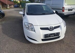 Toyota Auris 1,4 D4-D Terra Cool nafta manuál 66 kw