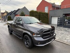 DODGE RAM CLASSIC PENTASTAR 6 míst