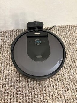 iRobot Roomba i7 - top stav, záruka 1 rok, nové díly