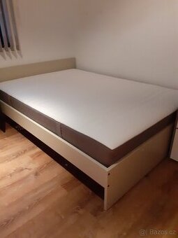 Postel ikea malm