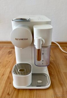 Kávovar Nespresso De'Longhi Latissima White