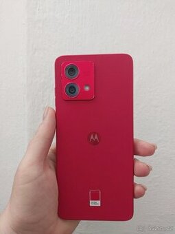 Motorola moto g 84 červená