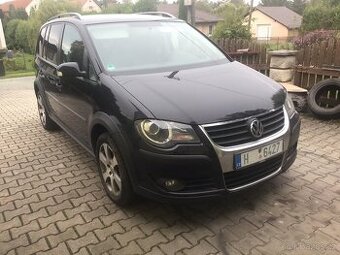 Prodam VW Touran CROSS 1,4tsi Rv.2008 SERVISKA 