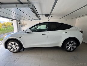 TESLA MODEL Y LR DUAL MOTOR BERLÍN + TAŽNÉ+BOOST