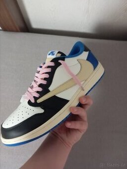 Jordan 1 Low Fragment