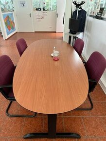 Prodej velkého zasedacího stolu s židlemi do kanceláře