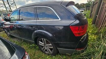 AUDI Q7 3.0tdi V6 a 4 2i V8