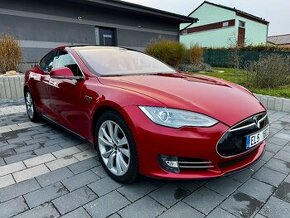 TESLA MODEL S P85+ // NABÍJENÍ ZDARMA