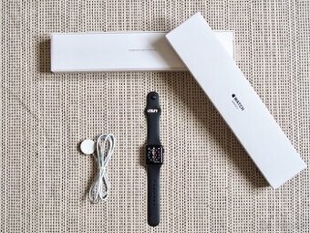 Apple Watch 3 - 38 mm (Space Gray)