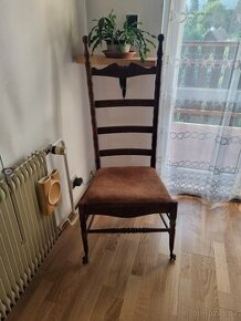 Antic chair