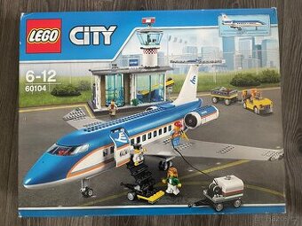 LEGO City 60104 - Letiště s terminálem a letadlem