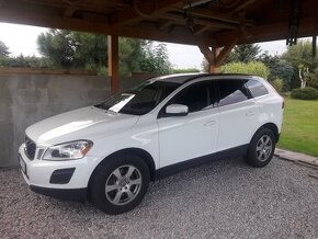 Volvo xc60, 4x4 ,2.4d 5 ti válec,r.v8/2013 Manuál 6st