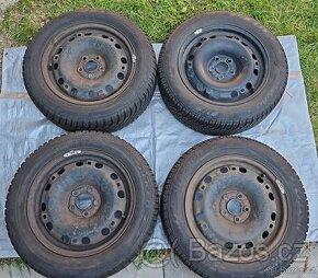 zimní pneu 185/60 R15 obuto na originálních VW discích