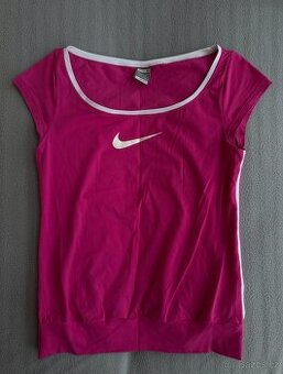 Růžové sportovní tričko NikeFIT - 1