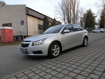 Chevrolet Cruze 1.6i 91Kw, Klima, Nové v ČR, + sada kol