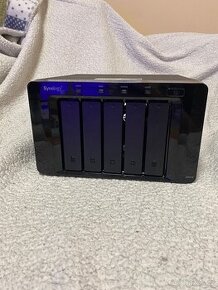 Synology DX510 - NAS rozšiřující jednotka - 1