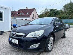 Opel Astra J 1,6 16V 85 kW, černá, STK 08/2026