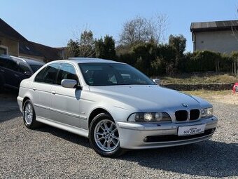 BMW E39 525i 141kw manuál (TV-NAPPA-NAVI-XENONY)