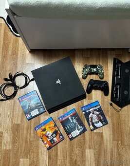 PS4 Pro 1TB + nabíjecí stanice + 4 hry