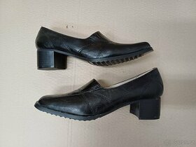 Černé vycházkové boty vel.38,5