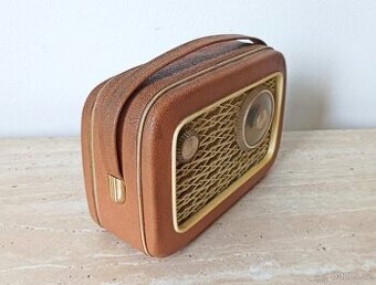 Staré přenosné tranzistorové rádio T2800, rok výroby 1958