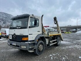 Mercedes-Benz 1823 Multilift - reťazový naťahovák kontajnero