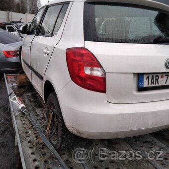 nd z škoda fabia 2 1.6tdi cay bílá modrá červená šeda zelená