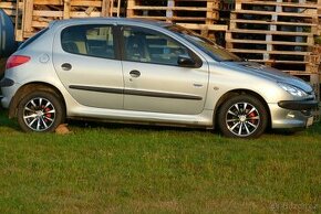 Peugeot 206 1,1 i 44 kW - jen sednout a jezdit.