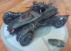 Velký batmobil - Batman -43cm