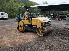 Vibrační válec Caterpillar CB-334E - 1