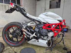 Prodám MV agusta F3 675 , r. v. 2012 - 1