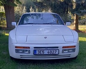 Porsche 944