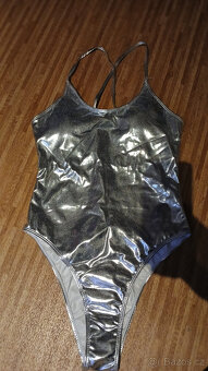 Body plavky jednodílné štříbro sexy metaliza L 40 latex lack