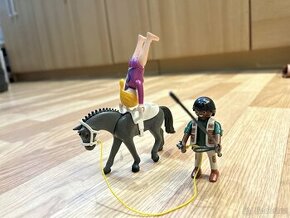 Playmobil gymnastka s koňem