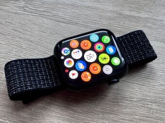 Apple Watch Series 8 45mm Černé Midnight- krásný stav.