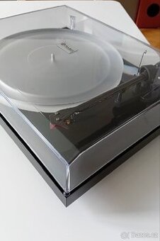 Gramofon Pro-ject Debut Carbon Esprit