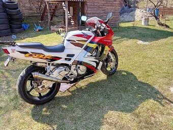 CBR 600f - 1