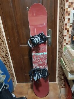 Prodám nový snowboard WESTIGE 155cm dlouhý.