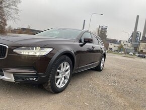 V 90 CROSS COUNTRY TOP STAV