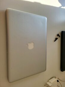 Apple Macbook Pro 13" 12GB RAM , 256 Gb HDD