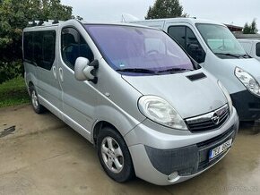 Opel Vivaro 2,5 DCi 8 míst Passenger