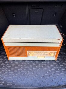 Retro radio s gramofonem