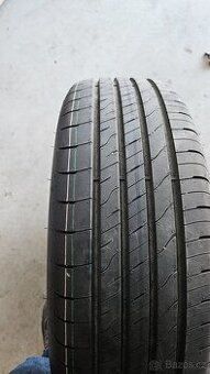 Goodyear efficientgrip 2  215/60 r17 100h